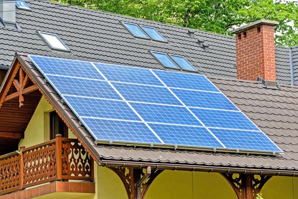 Twój dom w zgodzie z naturą: korzyści z inwestycji w energetykę słoneczną